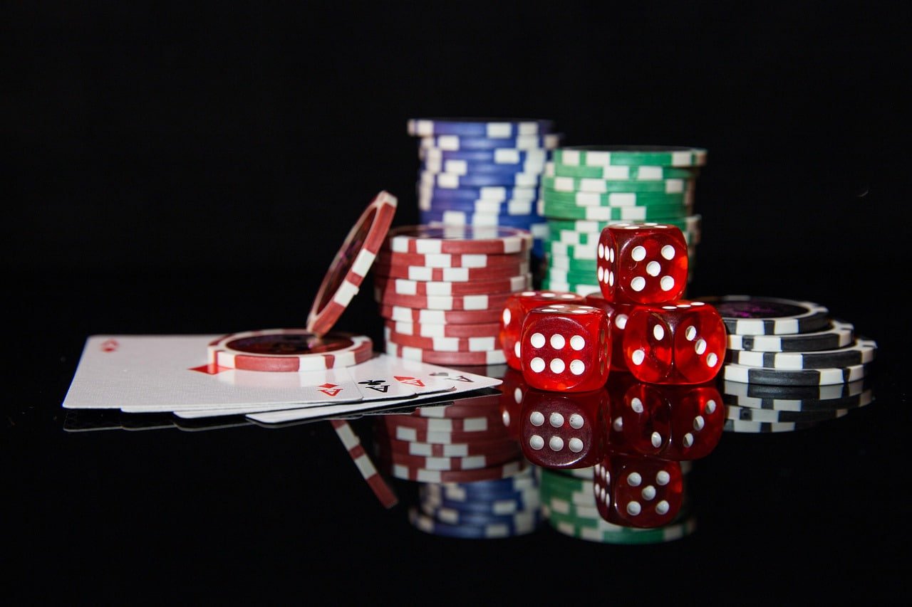 Antarmuka desktop oke168 dengan meja blackjack langsung dan kontrol taruhan